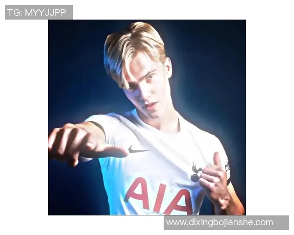 全球足坛风云人物：揭示足球1号球星的传奇之路与未来展望